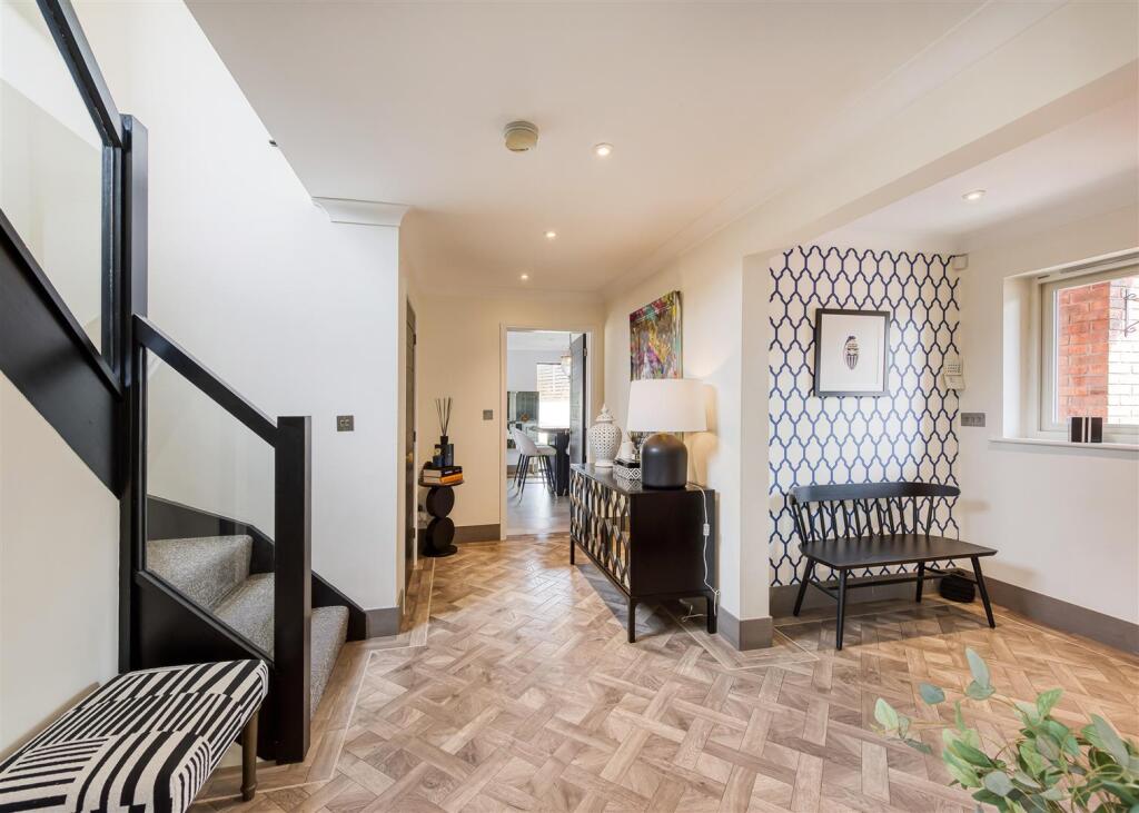 34 Post Office Road-hall3.jpg