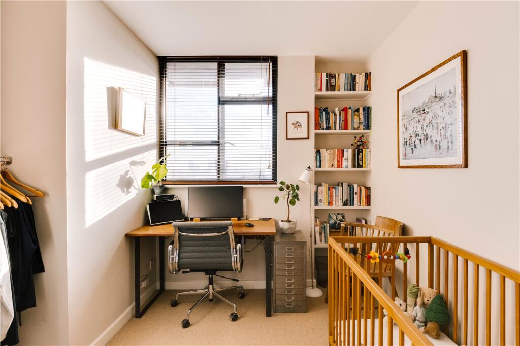Keeling House, E2