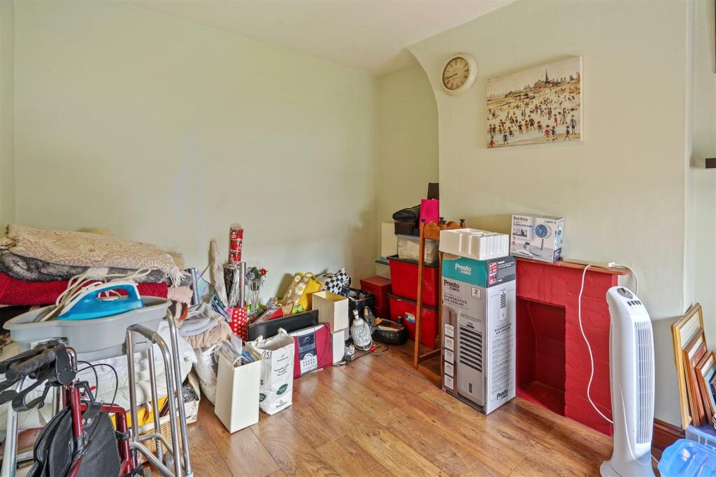 06-114580643-MK-WT-7 Crewe Place-29 (1).JPG