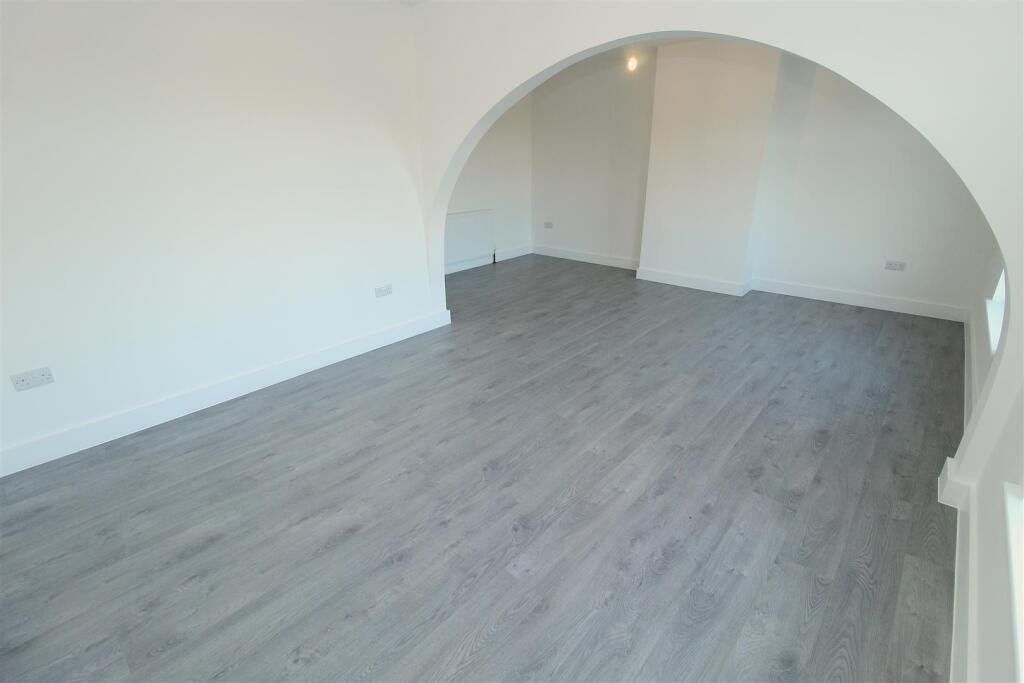 Bed1.JPG