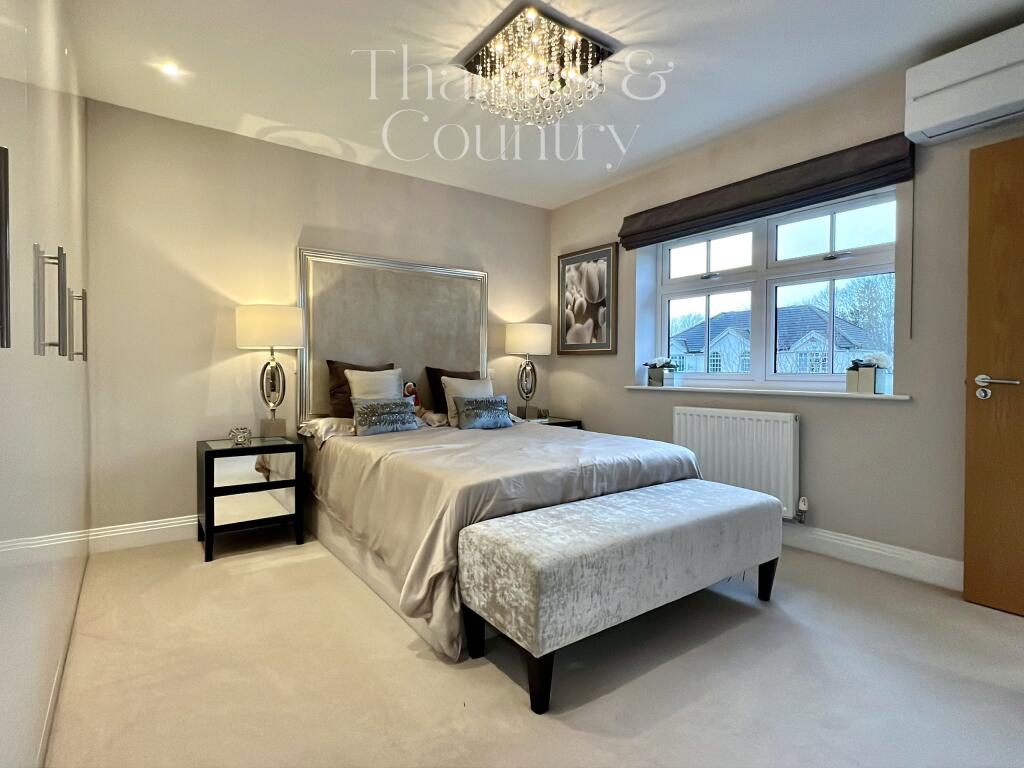 Principle bedroom first floor