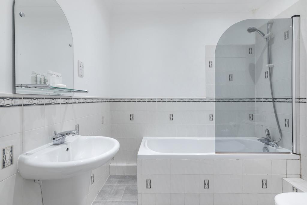 bathroom (1).jpg