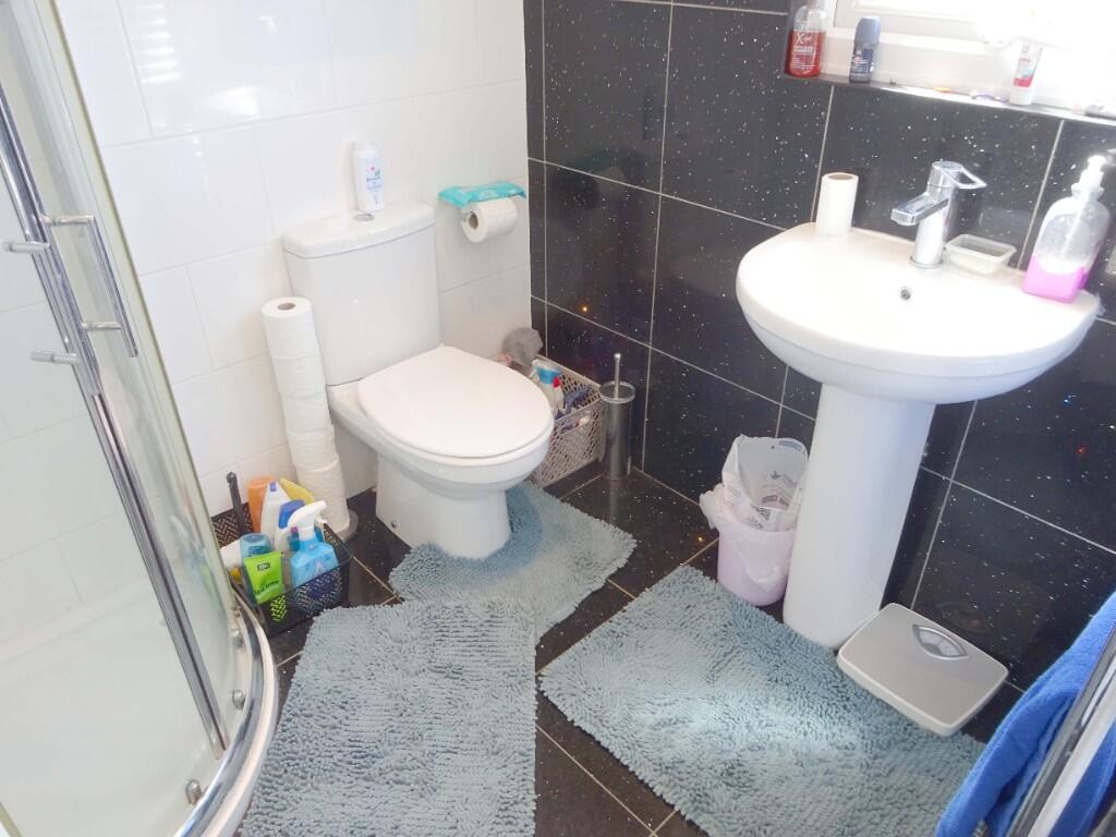 2nd Fl En-suite
