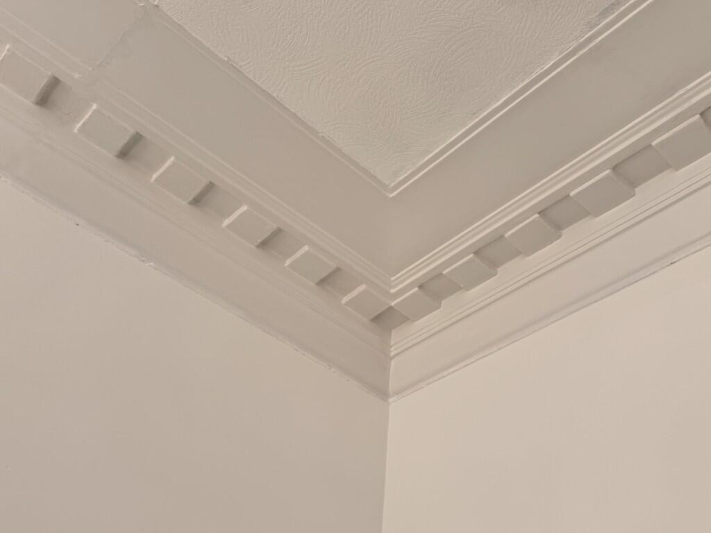 Bedroom 1 cornice