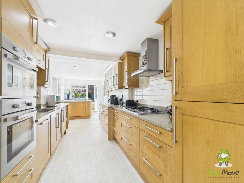 EweMove Basingstoke Estate Agents - 24 Byfleet Ave