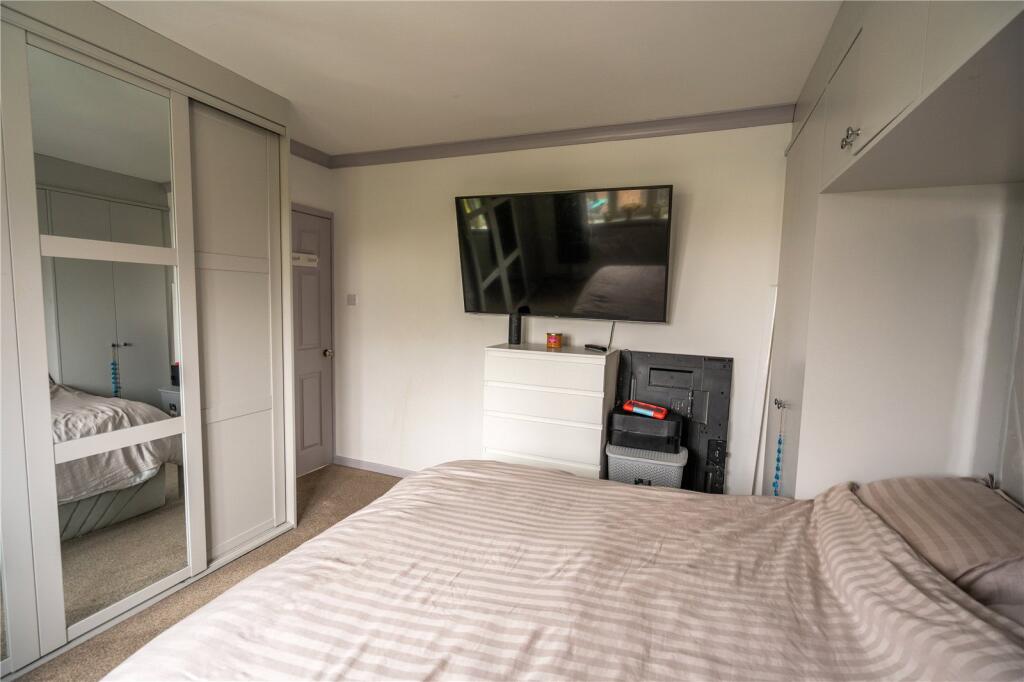 Bedroom 1 (2)
