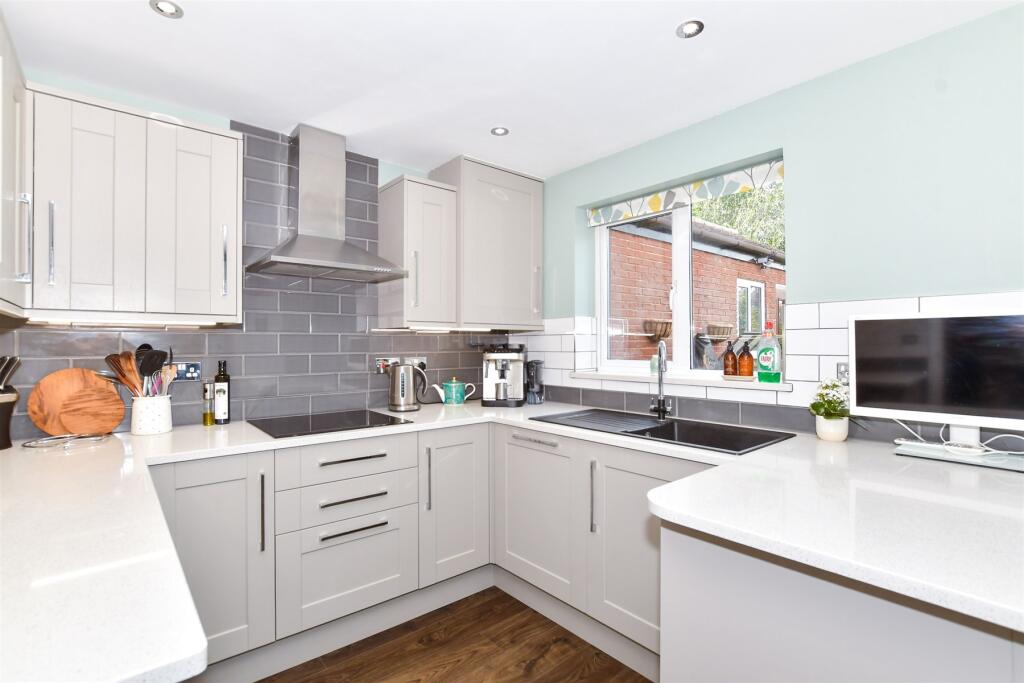 Kitchen/Breakfast Area