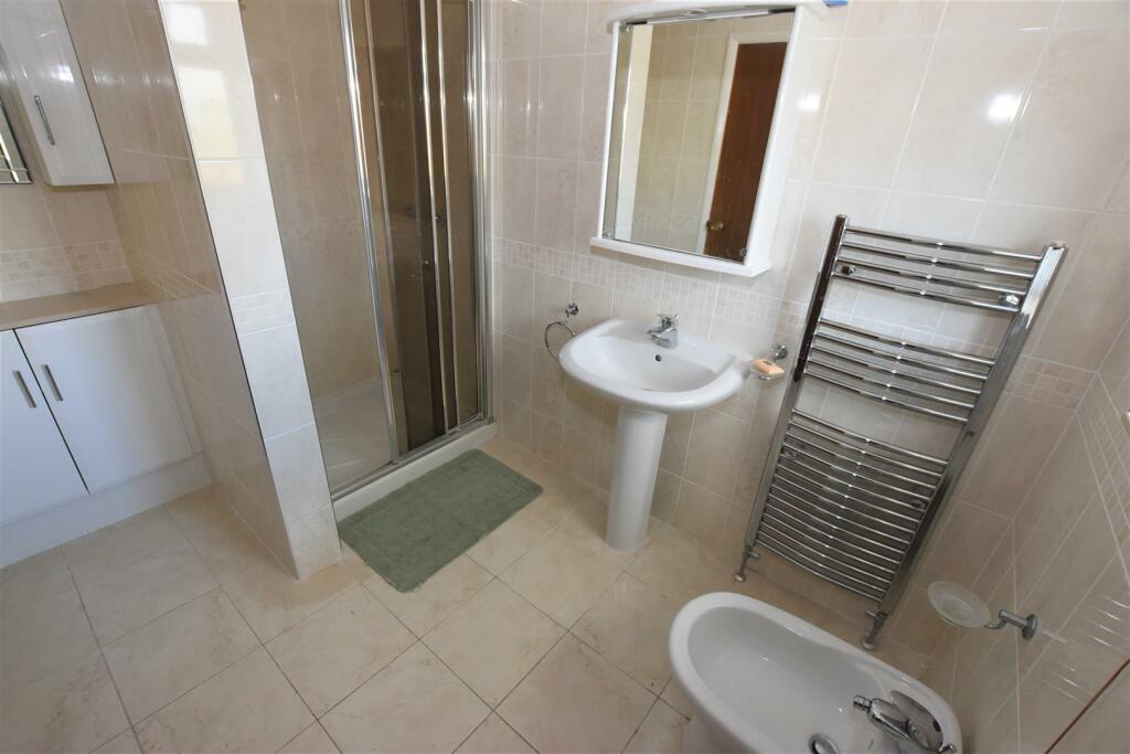 En Suite Shower Room.jpg