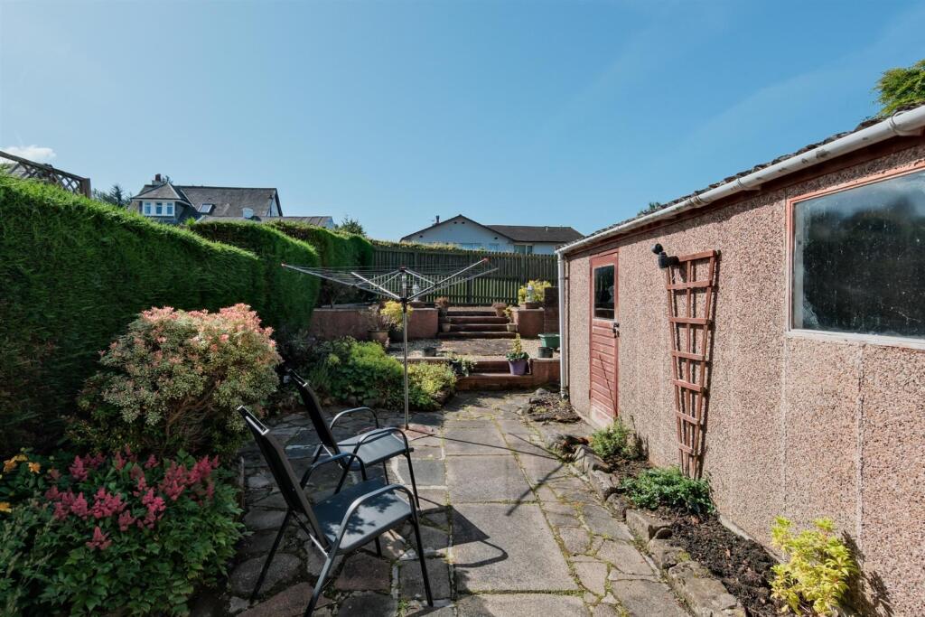 008-11 Whiteshaw Avenue, Carluke, ML8 5DF.jpg
