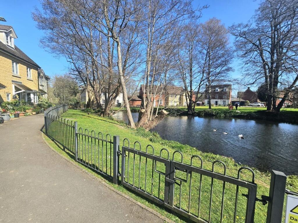 4 Caswells Mews Mill Pond.jpg