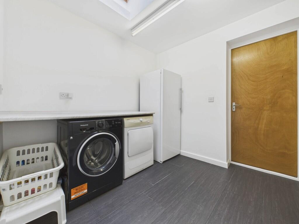 CAM04273G0-PR0185...