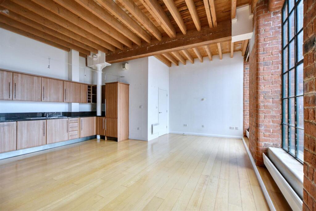 Open Plan Living/Dining Kitchen