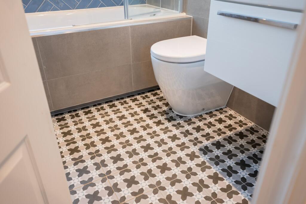 En-suite/ main bathroom