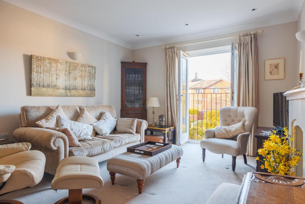 Hinderton Road, Neston