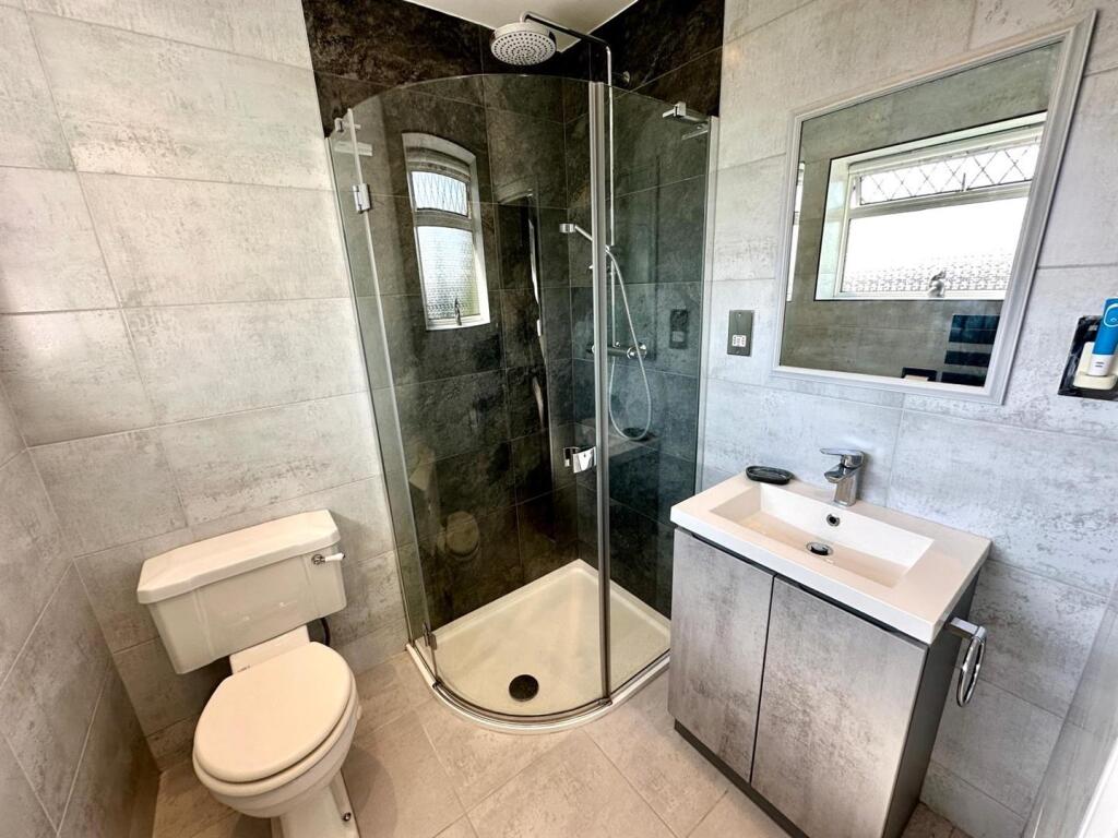 Shower Room 12.04.jpg