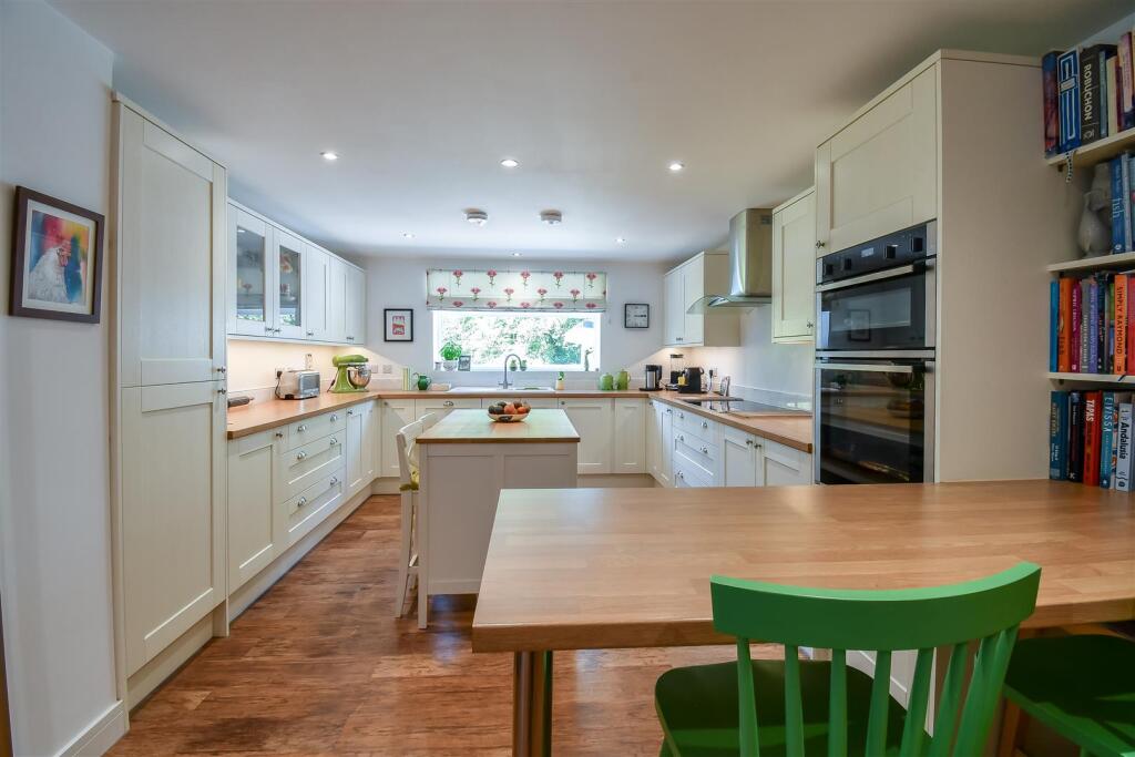 Kitchen / Breakfast