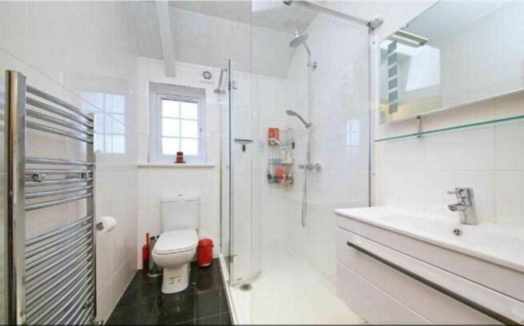 SHOWER ROOM/WC