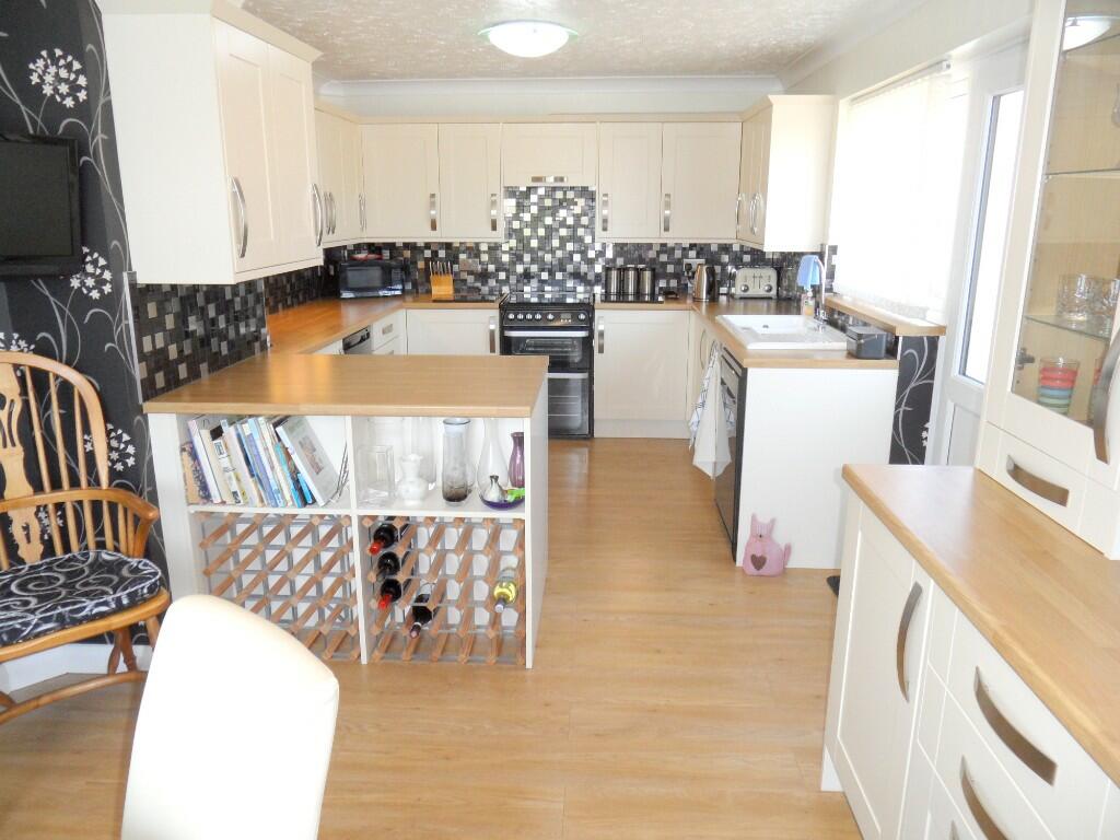KITCHEN/BREAKFAST RM