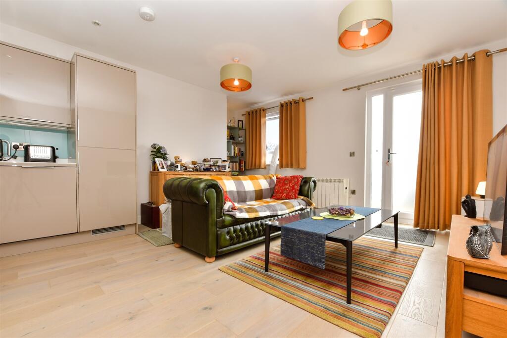 Lounge/Kitchen