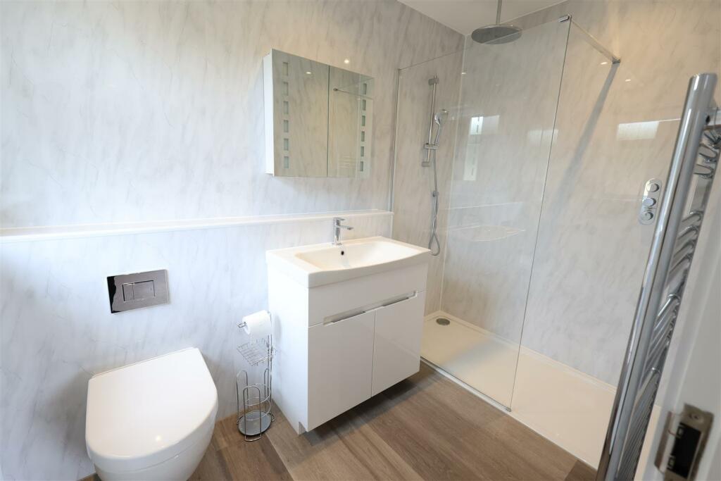 ensuite.JPG