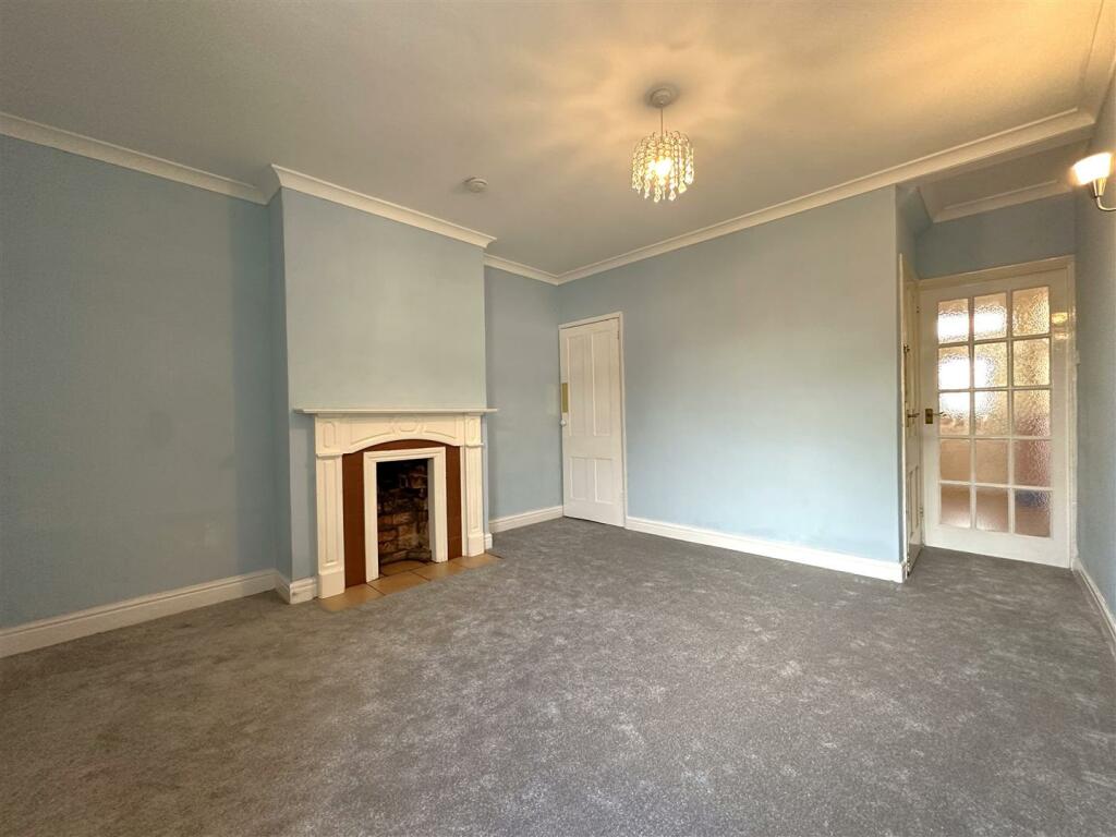 Spacious Dining Room 907