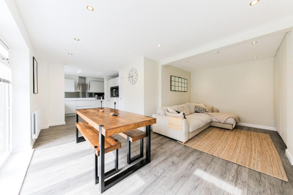 Kitchen / dining area