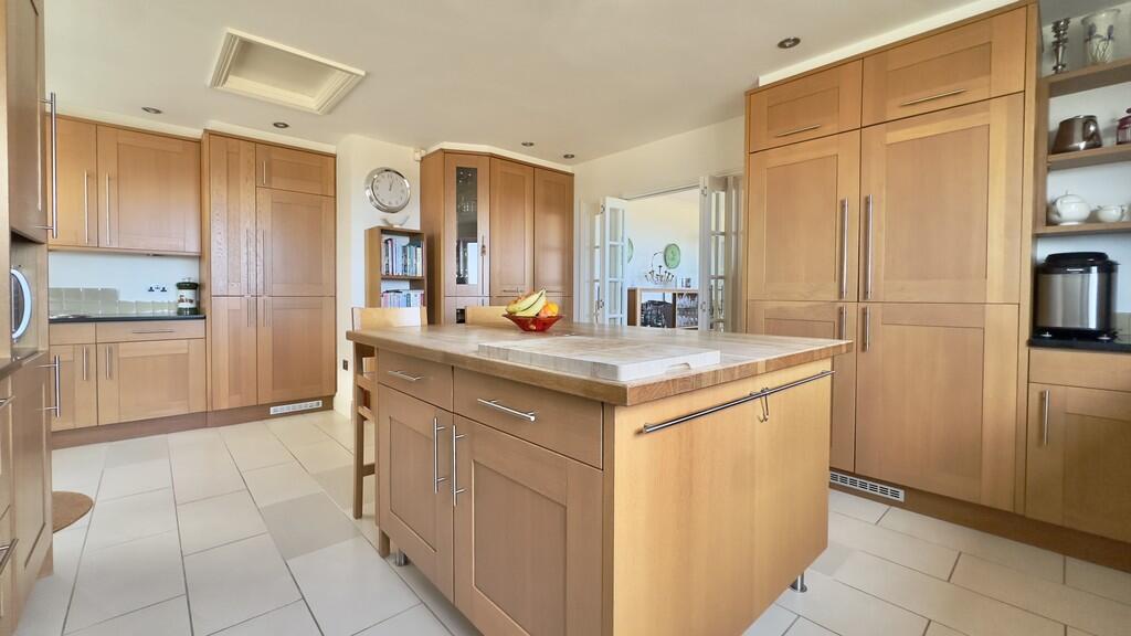 5DB2B93E-E637-4C8...