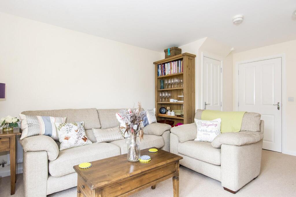 (Lounge/Diner Photo Two)