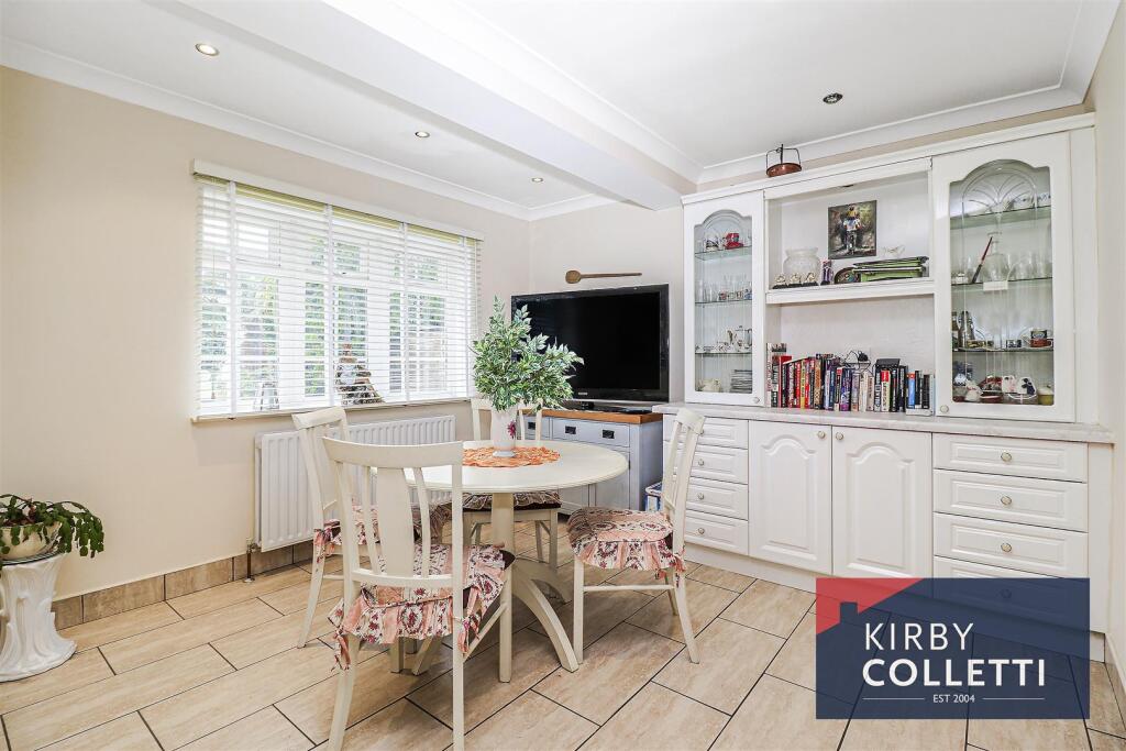 KITCHEN/BREAKFAST ROOM