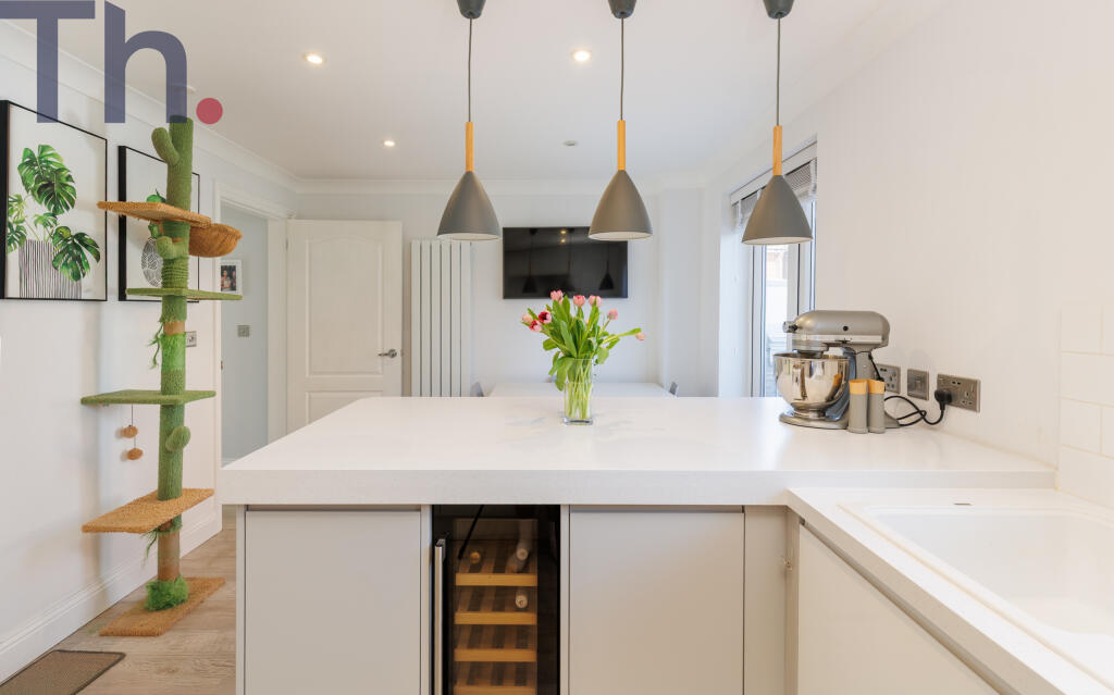 Kitchen &amp; Breakfast Area