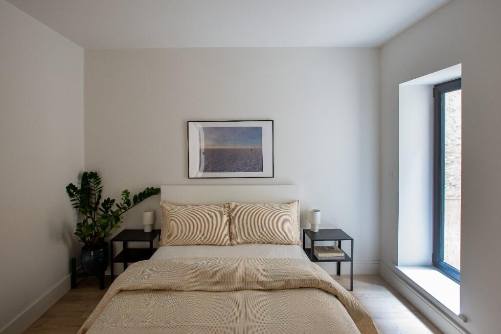 Bedroom (Back)