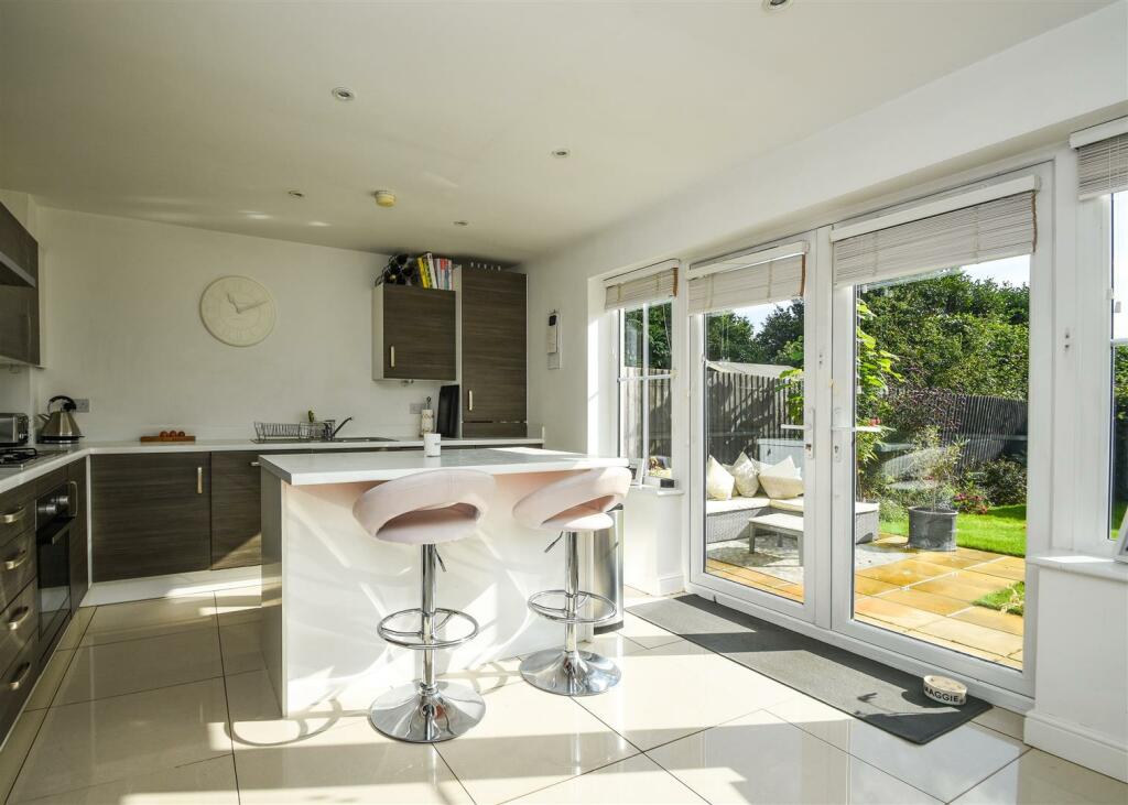 4 The Limes - Dining Area.jpg