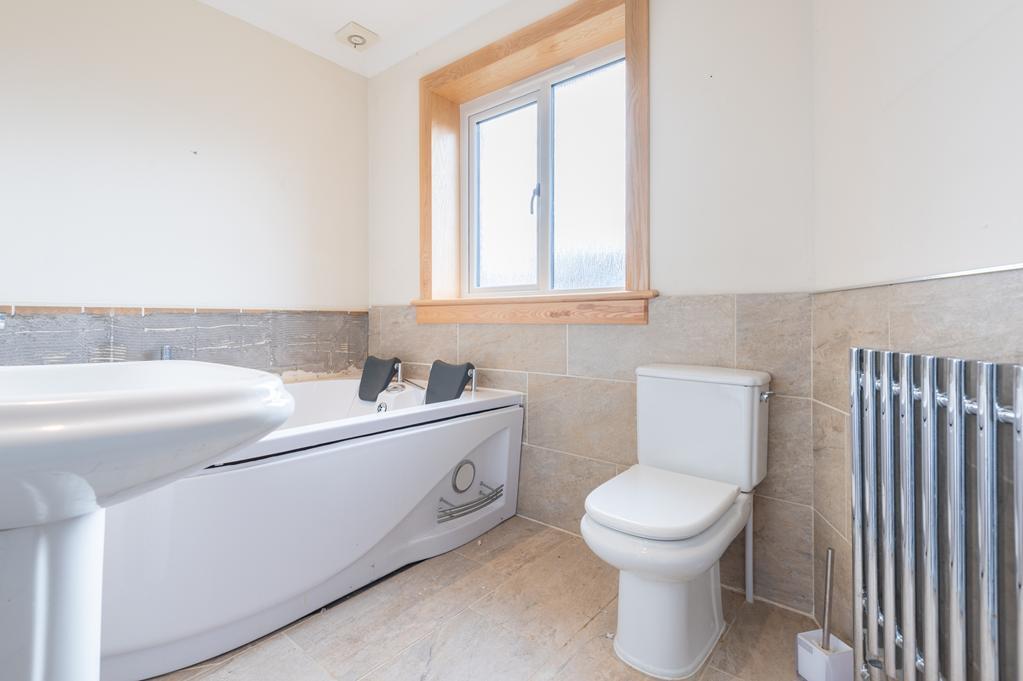 ENSUITE BATHROOM