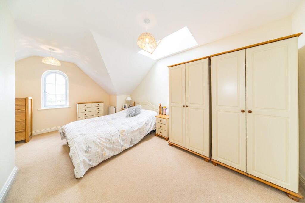 19 Sandfield Crescent bedroom 2.jpg