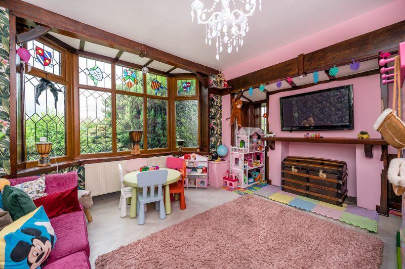 Sitting Room/Playroom 