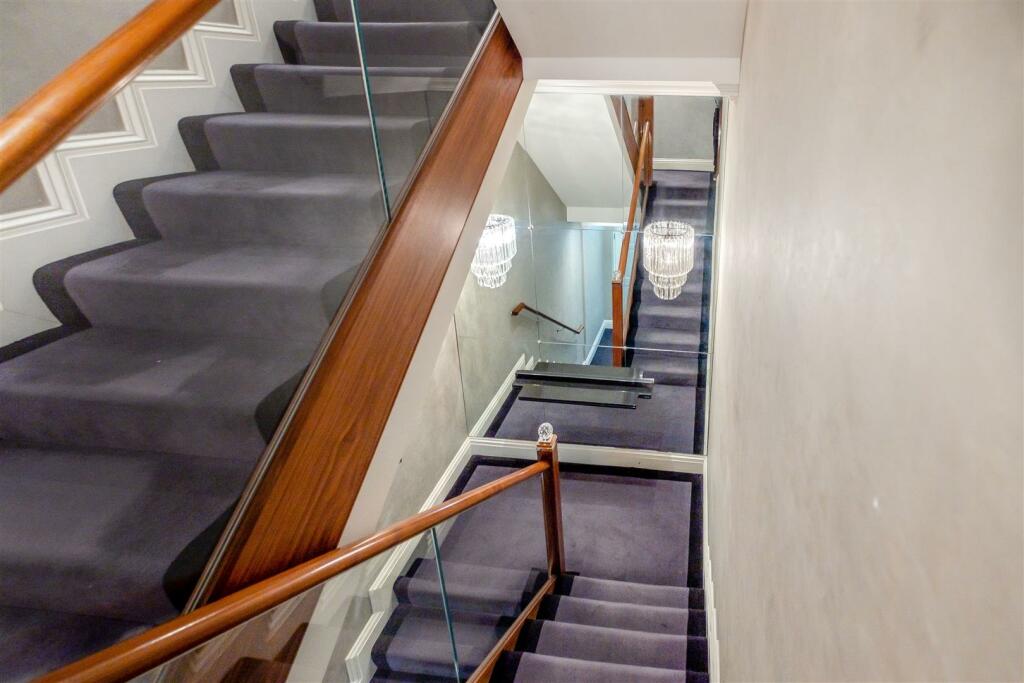 8515327-interior27.jpg
