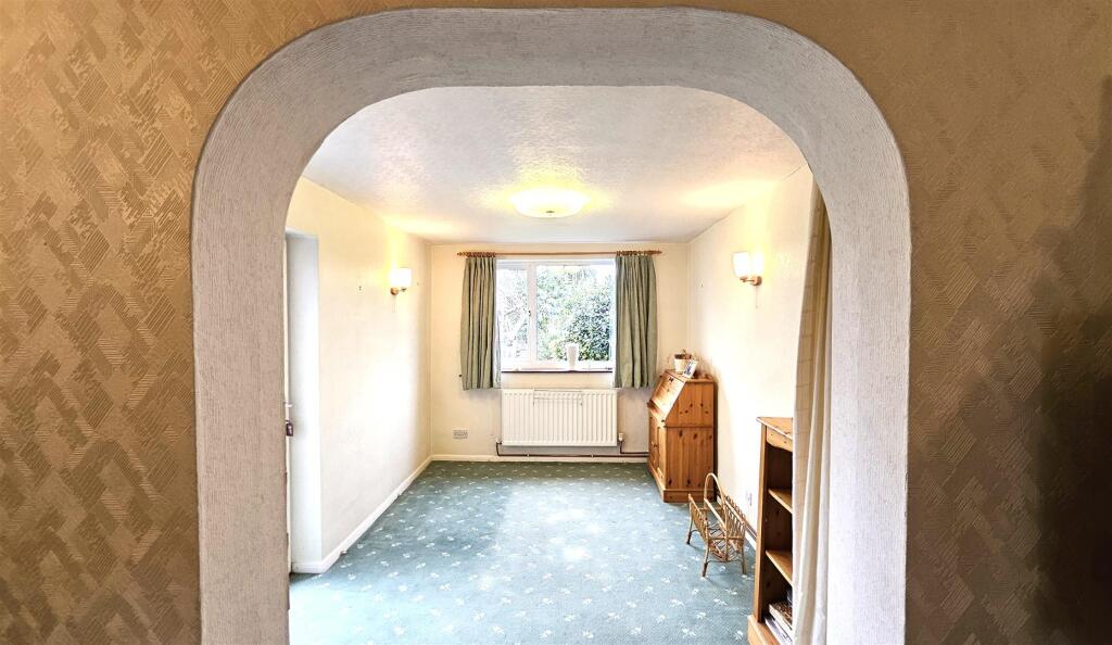 Archway to Dining Area.jpg