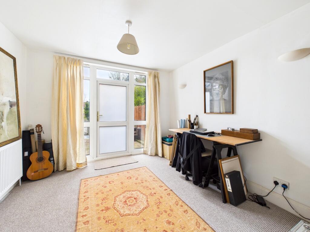 CAM05192G0-PR0177-STILL005