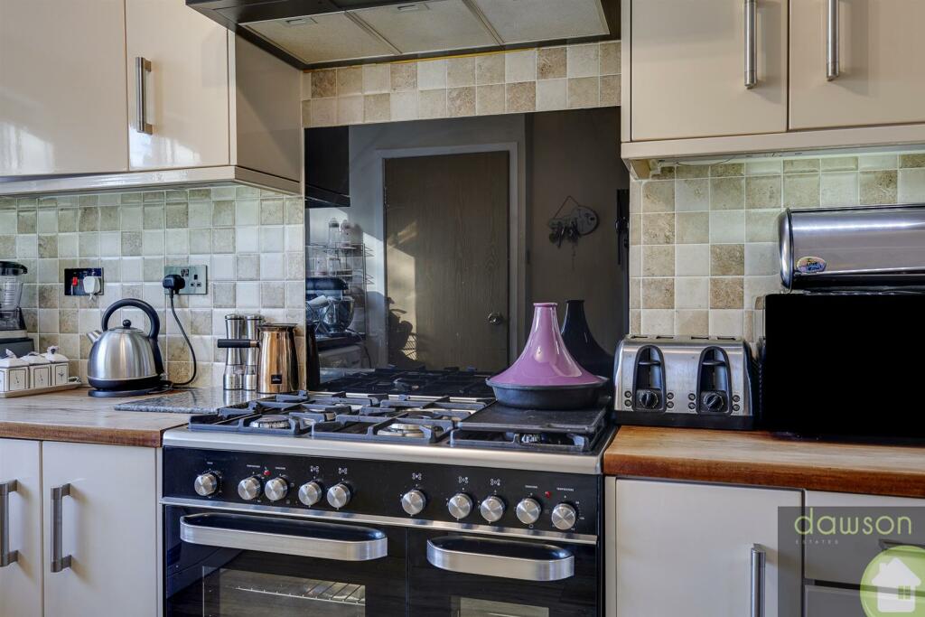 Lounge/Kitchen