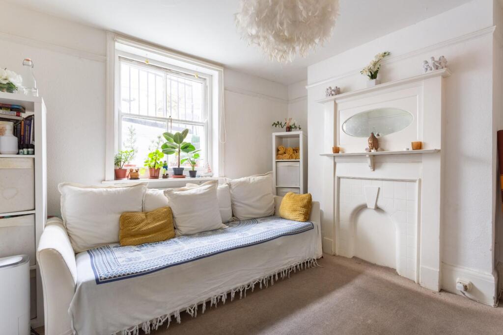 bedroom (1).jpg