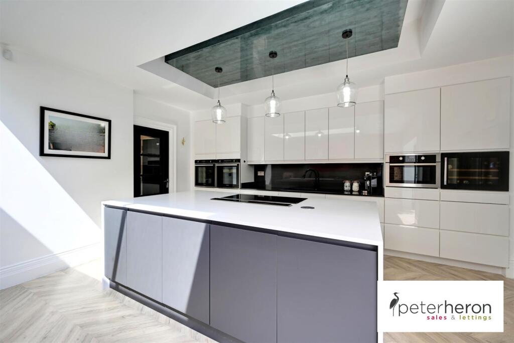 Kitchen/Diner And Family Area