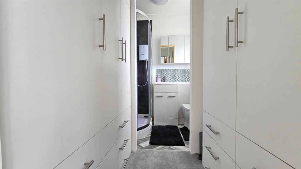 Dressing Room To En-Suite