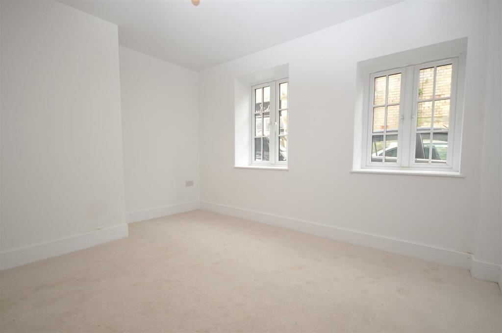 Master Bedroom - Ground Floor Flat