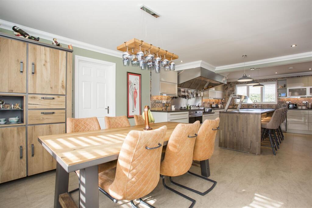 Kitchen Diner - Family Room