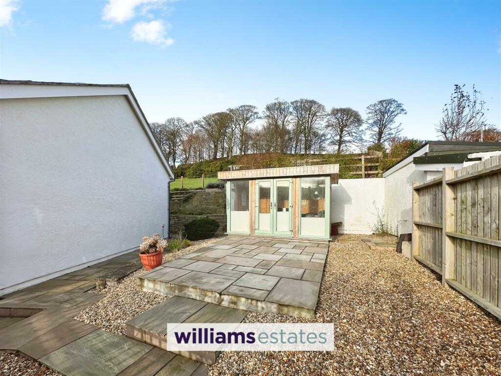 Summer House &amp; Patio