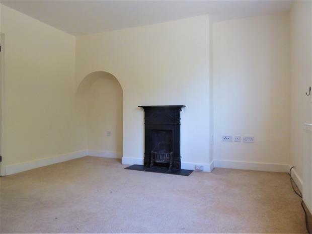 18 Main St living room