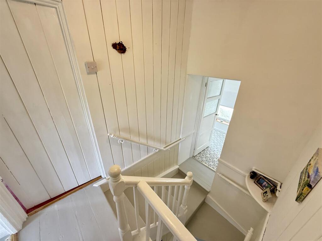 REAR LANDING -