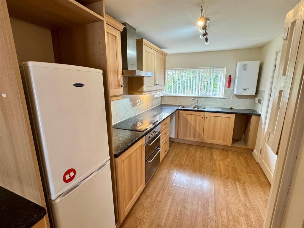 15 Longshore Apartments Kitchen