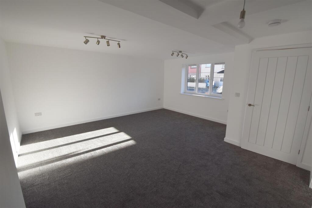 Lounge_Dining room.jpg