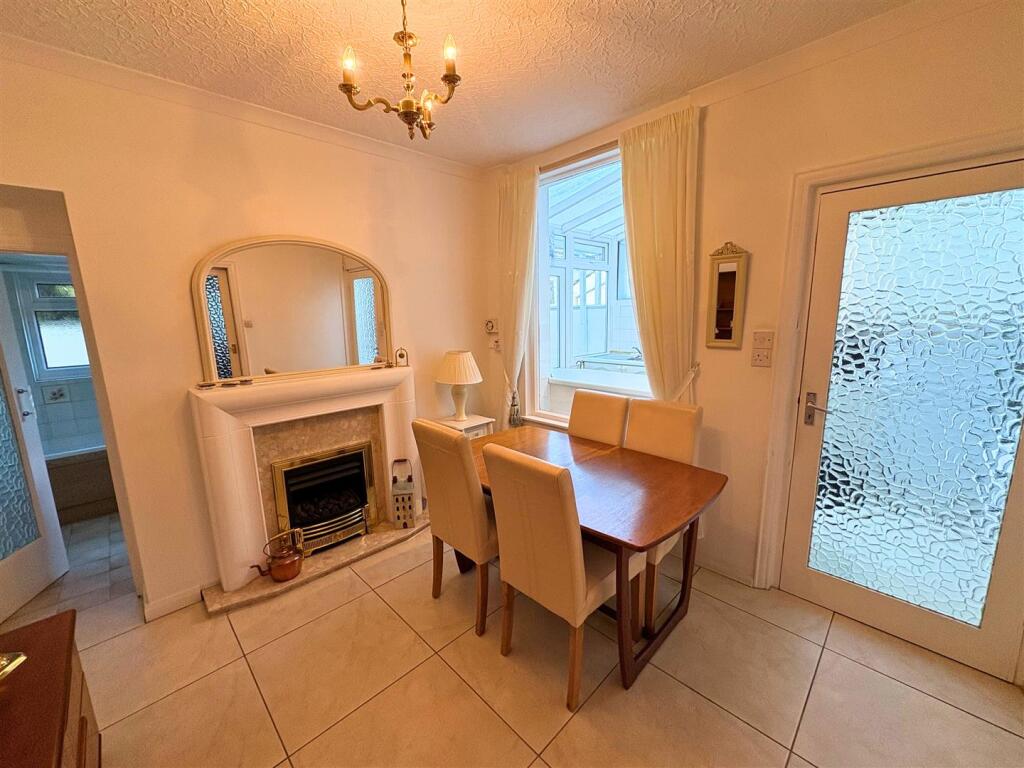 Dining Room a (edit).jpg